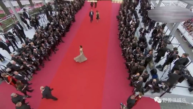 Màn đi thảm đỏ hài nhất Cannes 2018: Tình cũ G-Dragon chiếm hẳn 9 phút để...xoay tròn